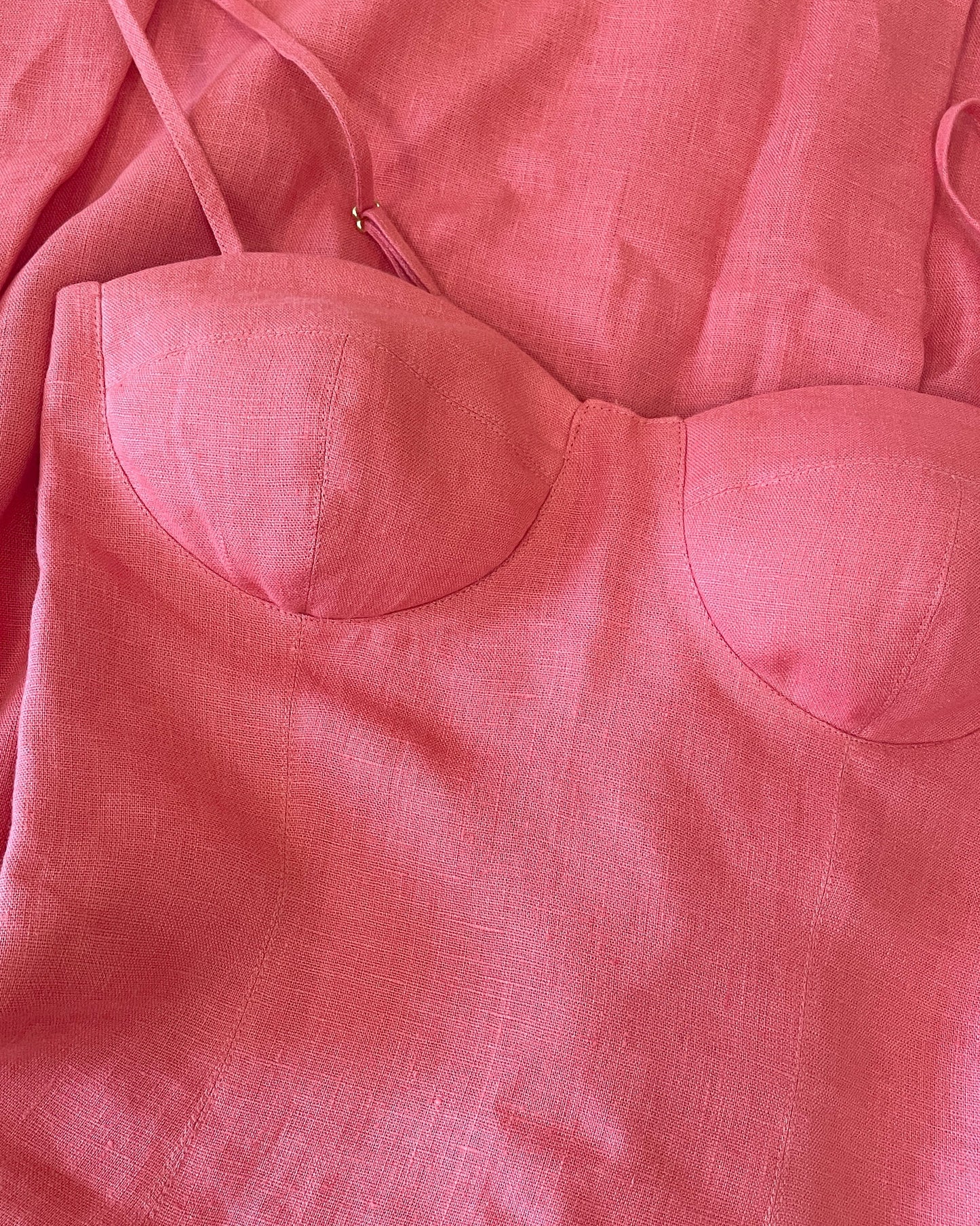 Korsett-Midikleid aus Leinen in Korallenrot