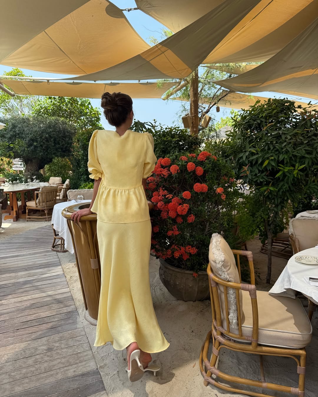 Butter yellow linen set back