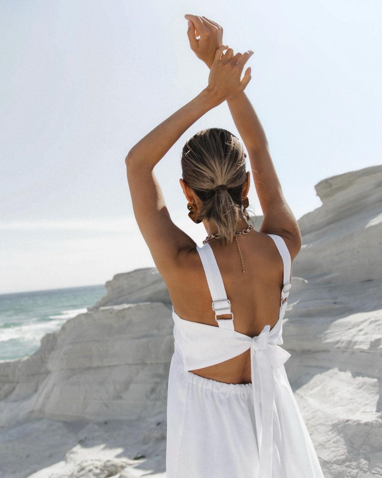 Weißes langes Leinenkleid