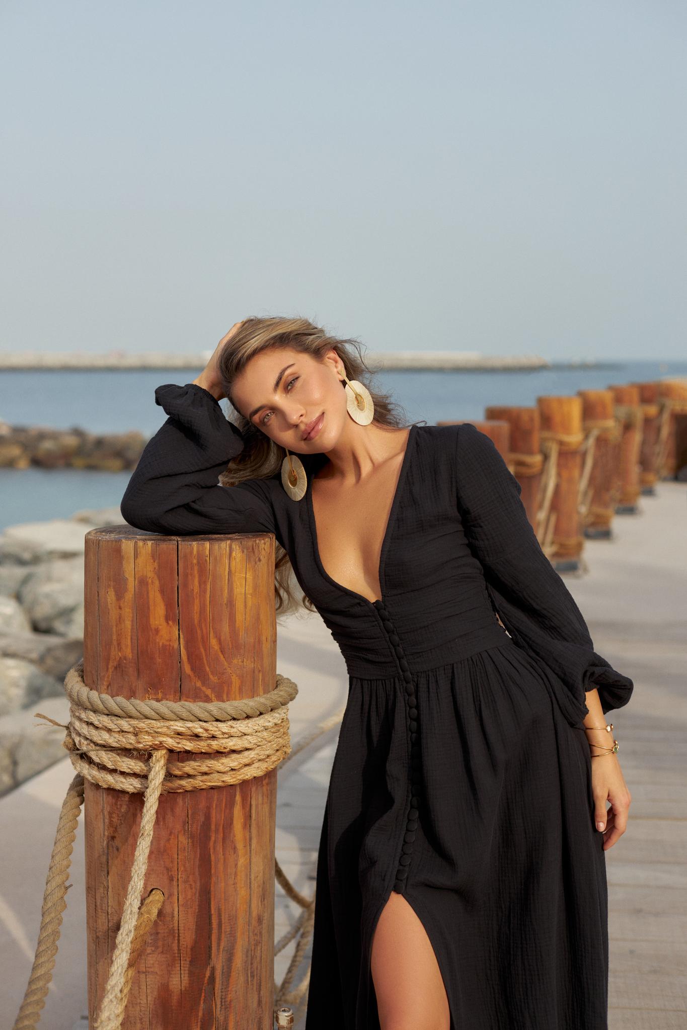 Deep neck black dress Deep neck black dress