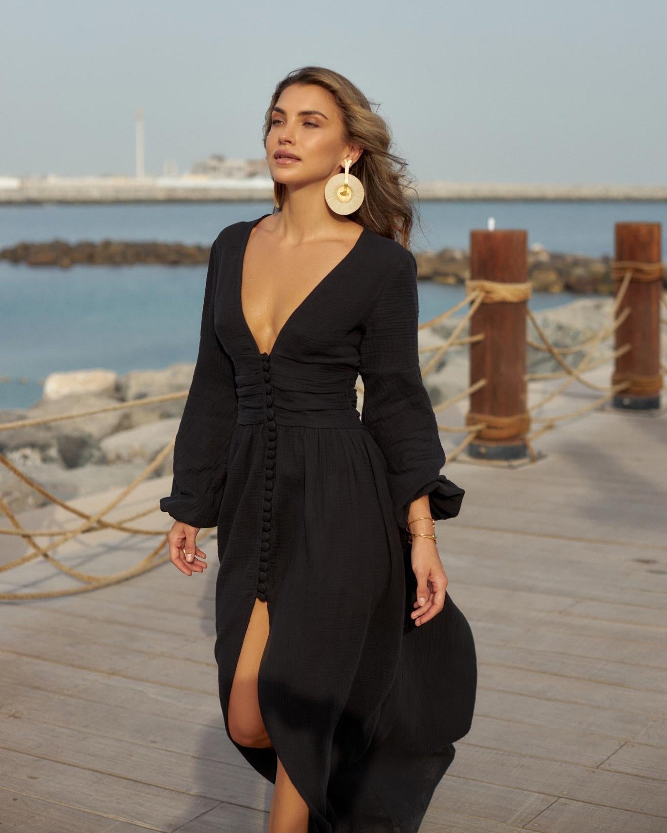 black dress and Deep neck Black dress L