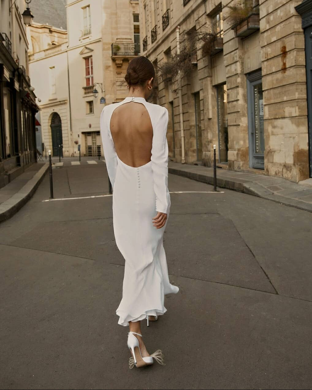 SOPHIE backless linen wedding dress with long sleeves, open back and decorative buttons