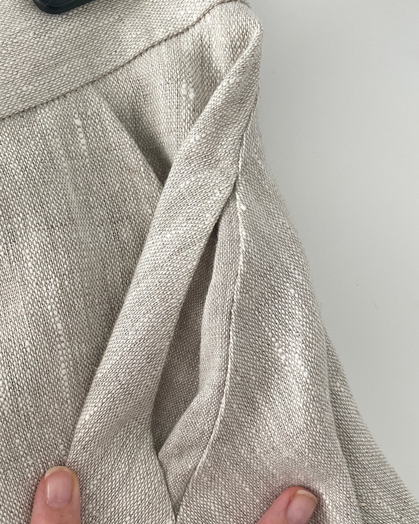 Side pocket detail on high waisted linen skirt