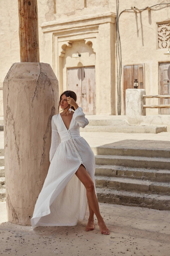 Böhmisches Brautkleid mit Knopfleiste vorne und langen Ärmeln