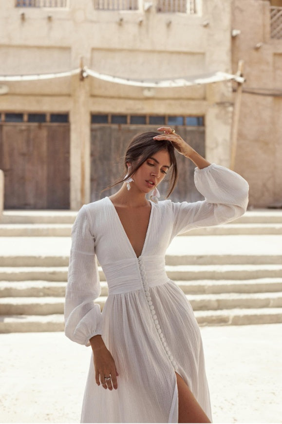 Böhmisches Brautkleid mit Knopfleiste vorne und langen Ärmeln