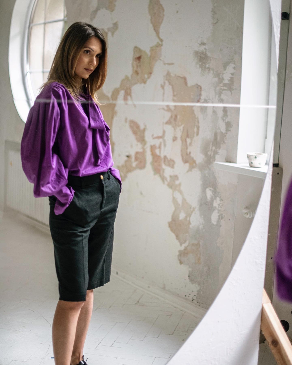Purple cotton blouse with sculptural shoulder draping, long ascot ties and voluminous sleeves